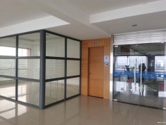 通京大道335號廠房招租。變壓器容量大，交通方便，有兩證。