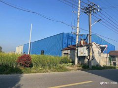 層高7.6米，兩臺3噸行車，電容量400KVA，大車可進(jìn)